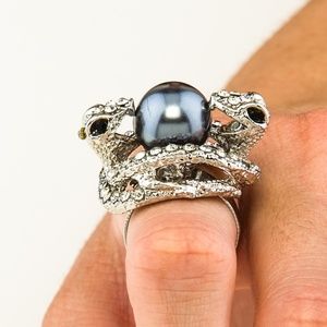 SNAKE RING W/ GRAPHITE CENTER PEARL & STONES